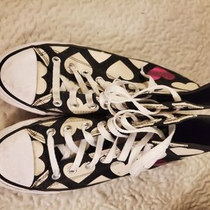 Heart print Converse high tops